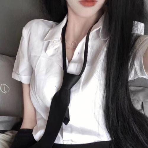 半岛诊所 海报